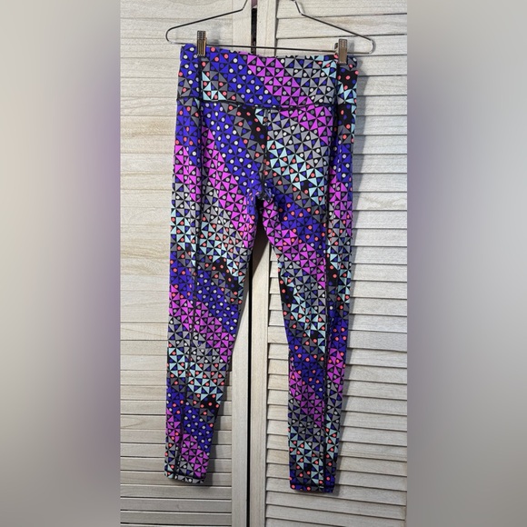 VSX Geometric Patterned Yoga Pant. Excellent Condition. Medium - Picture 1 of 10